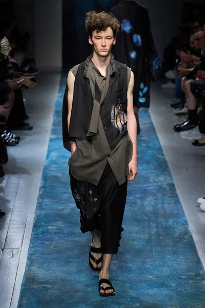 Look 17
